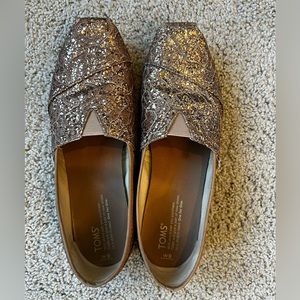 Size 9  Gold Toms